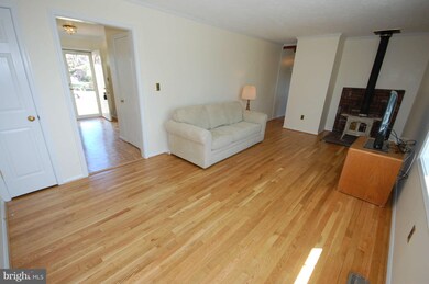 4209 Queen Mary Dr, Olney, MD 20832 - photo 5