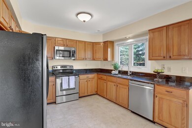 17317 Pickwick Dr, Purcellville, VA 20132 - photo 2