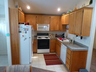 271 N 10th St, Central Point, OR 97502 - photo 6