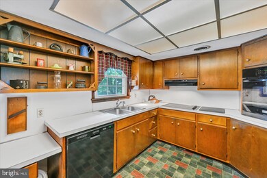 358 Forest Ln, Shoemakersville, PA 19555 - photo 7