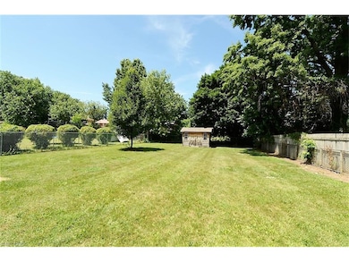 *Fenced In Back Yard!