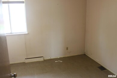 1825 W 36th St, Davenport, IA 52806 - photo 7