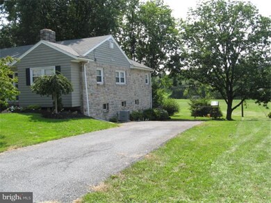 3332 Willow Grove Ave, Reading, PA 19605 - photo 2