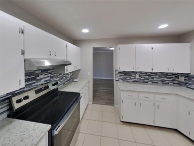 unlisted-address, Sarasota, FL 34243 - photo 6