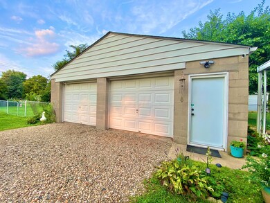 Detached Garage