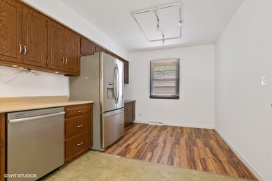 820 N Loomis St, Naperville, IL 60563 - photo 5