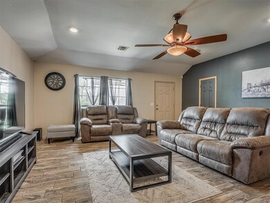 1321 Washington Cir, Moore, OK 73160 - photo 4