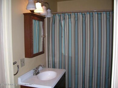 401 Ward St, Dunmore, PA 18512 - photo 4