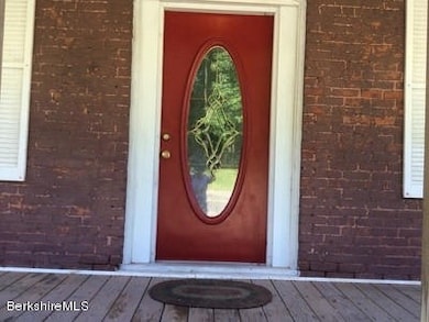 565 W Housatonic St, Pittsfield, MA 01201 - photo 2