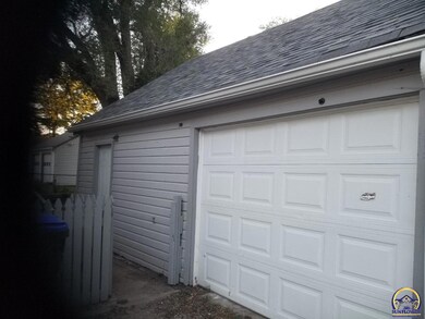 921 SW Plass Ave, Topeka, KS 66606 - photo 4