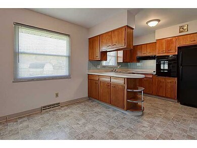 868 Kevin Dr, Columbus, OH 43224 - photo 5