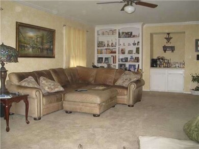 Family room w/built ins & wet bar
