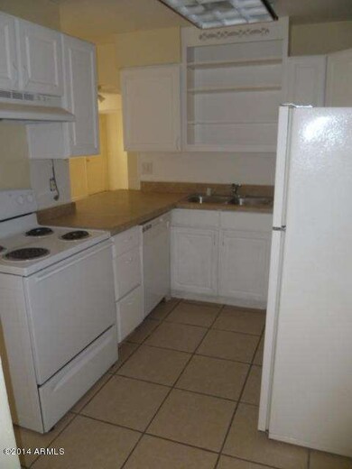 3044 W LAWRENCE 042