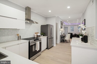 2040 Tasker St, Philadelphia, PA 19145 - photo 6