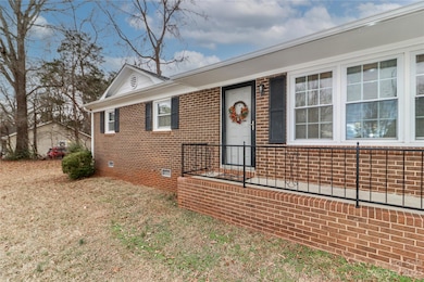 128 Fairdale Rd, Statesville, NC 28625 - photo 4