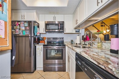 5832 Vancouver Cir unit 2, Fort Myers, FL 33907 - photo 3