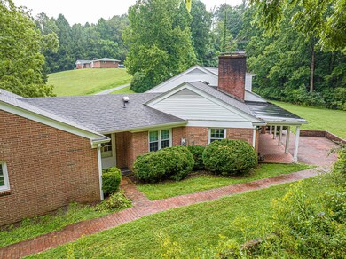 220 Mcguire Ln, Cedar Bluff, VA 24609 - photo 6