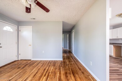 9107 New Maple Rd, Louisville, KY 40229 - photo 5