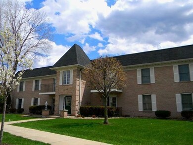 2710 Georgetowne Dr unit D2, Highland, IN 46322 - photo 2