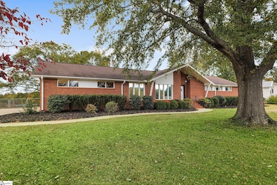 207 Grandview Cir, Travelers Rest, SC 29690 - photo 2