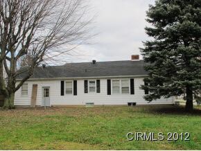 208 E Sycamore St, Converse, IN 46919 - photo 2