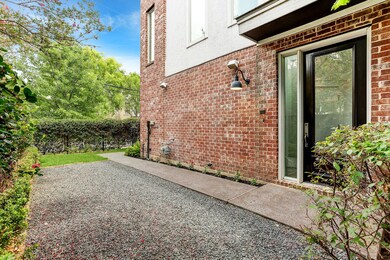 3502 Yupon St, Houston, TX 77006 - photo 4