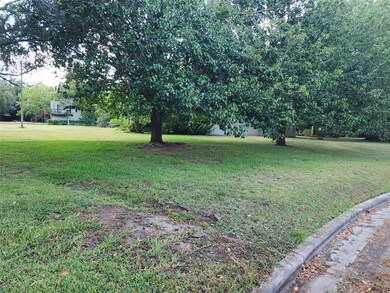 2306 Powell St, Bay City, TX 77414 - photo 2