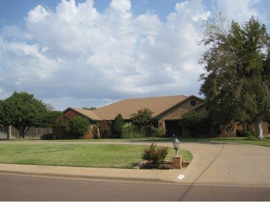 4595 sq.ft. circular drive