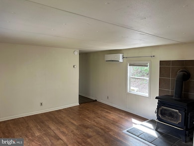 2084 Silvers Rd, Berkeley Springs, WV 25411 - photo 5