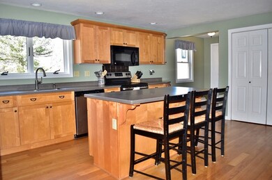 283 Johnny Appleseed Ln, Leominster, MA 01453 - photo 4