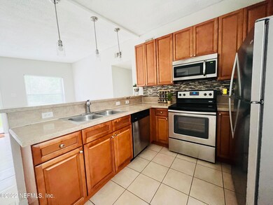 1904 Burkholder Cir W, Jacksonville, FL 32216 - photo 7