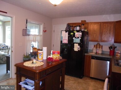 271 Longwood Dr, Bunker Hill, WV 25413 - photo 4