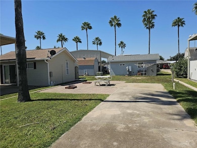 Lot with extra pad with picnic table