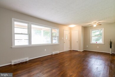 14510 Hamowell St, Manassas, VA 20112 - photo 3
