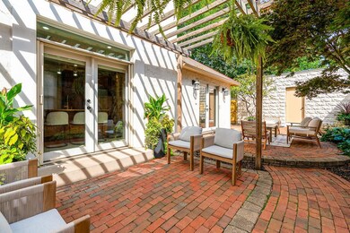 Patio w Trellis