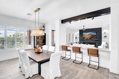 Dining & Breakfast Bar
