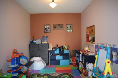 50 Taylor Dr unit 323, Franklin Park, NJ 08823 - photo 5