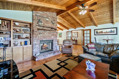 Wood Peak Ceiling w/Beams