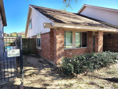 12714 Palm Desert Ln, Houston, TX 77099 - photo 2