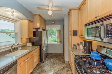 1838 E Ave NW, Cedar Rapids, IA 52405 - photo 7