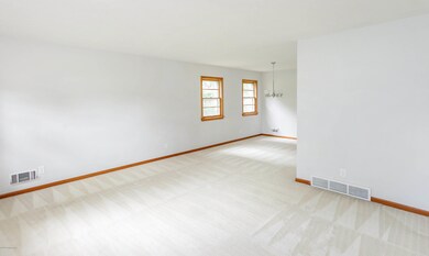 3004 S Melrose Dr, Louisville, KY 40299 - photo 4