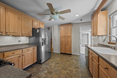 1125 Emerald Dr, Naperville, IL 60540 - photo 6