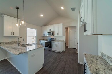 886 Sabine Ave, Cleburne, TX 76031 - photo 3