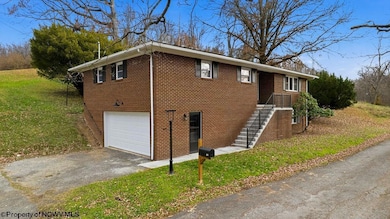 69 Celtic Dr, Clarksburg, WV 26301 - photo 4