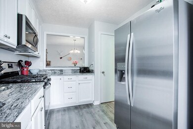 10032 Oakton Terrace Rd, Oakton, VA 22124 - photo 3