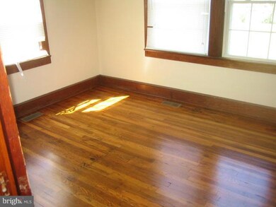 221 Fredericksburg Ave, Louisa, VA 23093 - photo 4