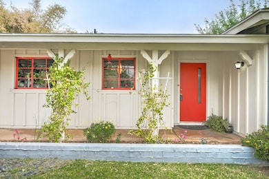 1218 E 2nd St-4