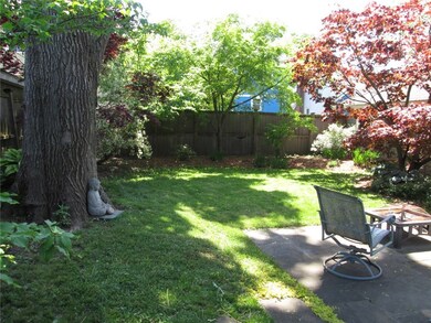 44 Bartlett Ave, Cranston, RI 02905 - photo 2