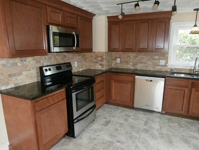 Kitchen. tile.granite, new appliances
