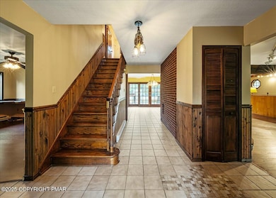 Entry/ Foyer